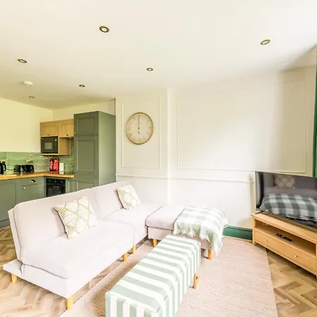 Caledonia Place-Paid Parking By Prescott Apartments *