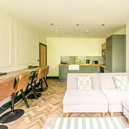 Caledonia Place With Parking By Prescott *