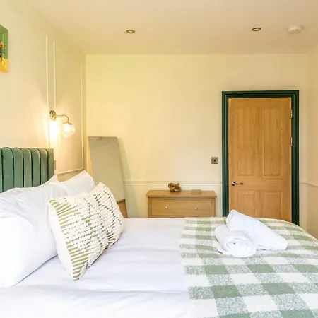 Apartment Caledonia Place With Parking By Prescott Bristol
