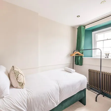Caledonia Place With Parking By Prescott Apartment *