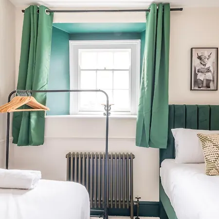 Caledonia Place With Parking By Prescott Apartment *
