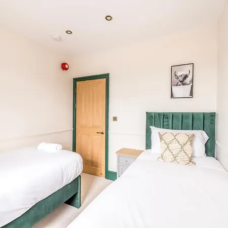 Caledonia Place With Parking By Prescott Apartment *